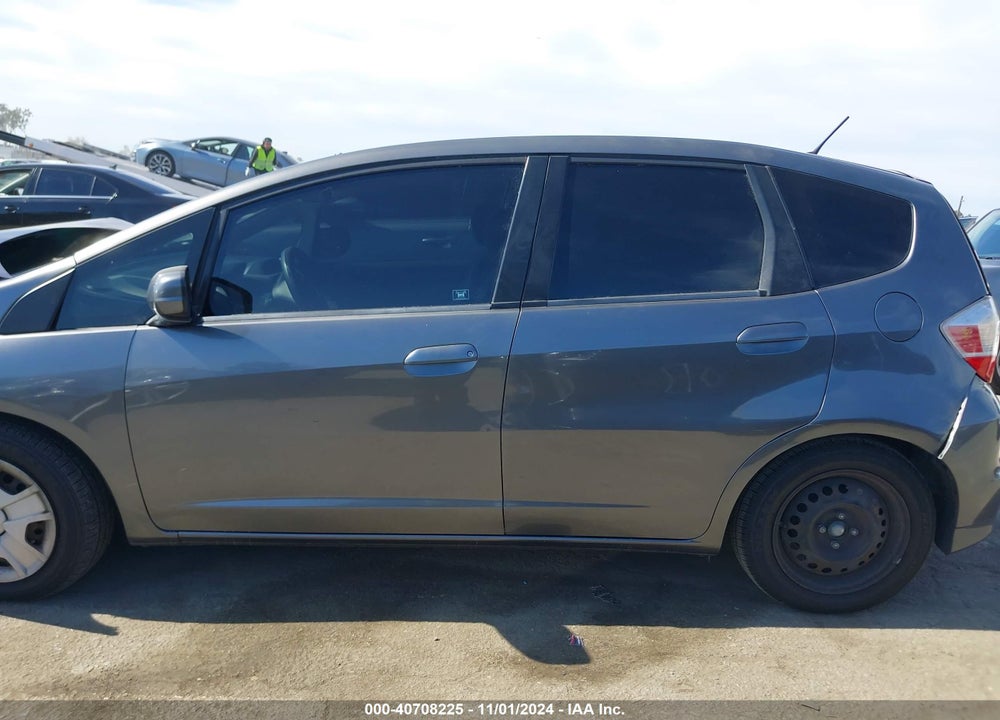 2013 HONDA FIT VIN: JHMGE8G31DC019786