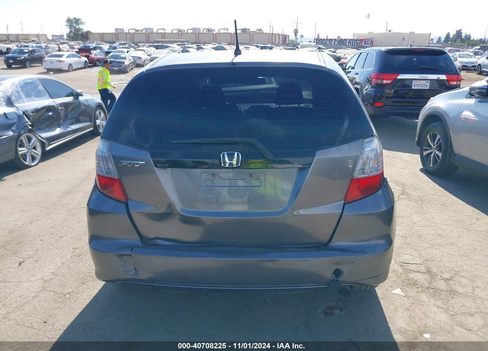 2013 HONDA FIT VIN: JHMGE8G31DC019786