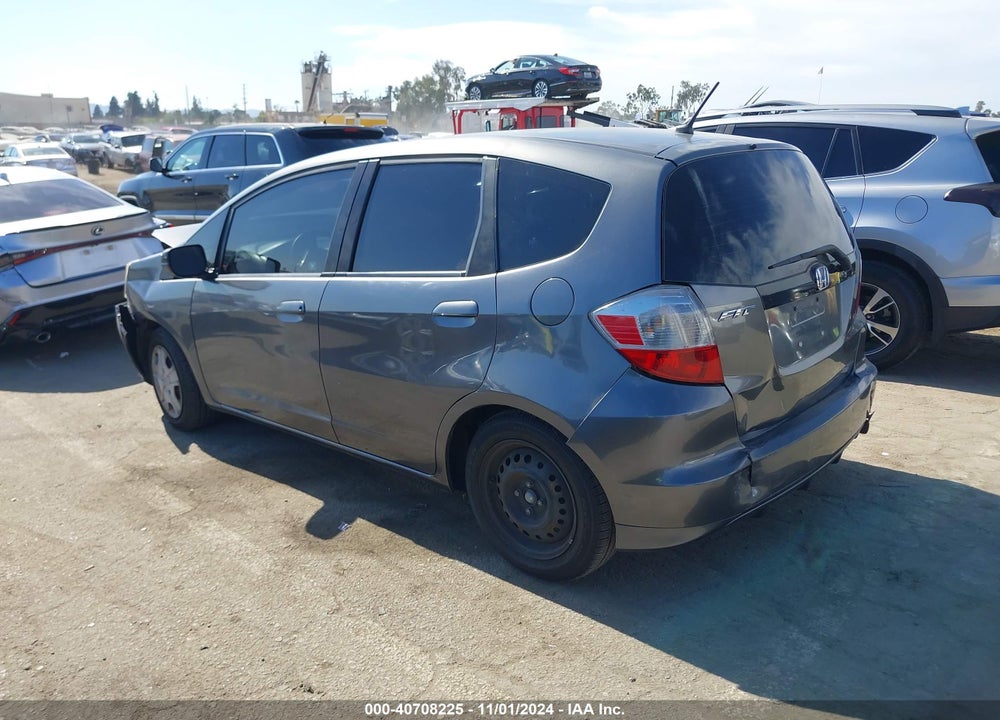 2013 HONDA FIT VIN: JHMGE8G31DC019786