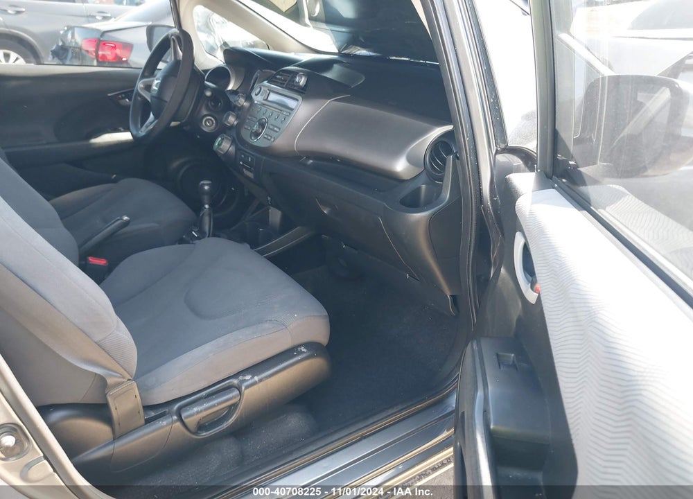 2013 HONDA FIT VIN: JHMGE8G31DC019786