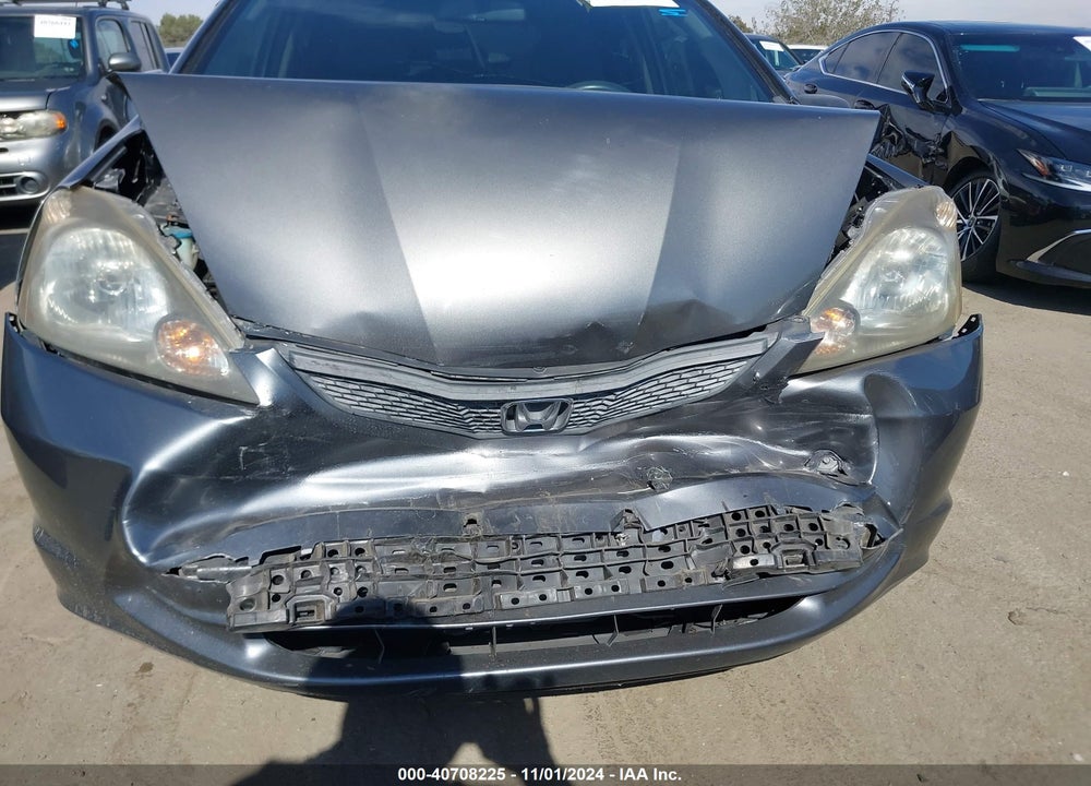 2013 HONDA FIT VIN: JHMGE8G31DC019786