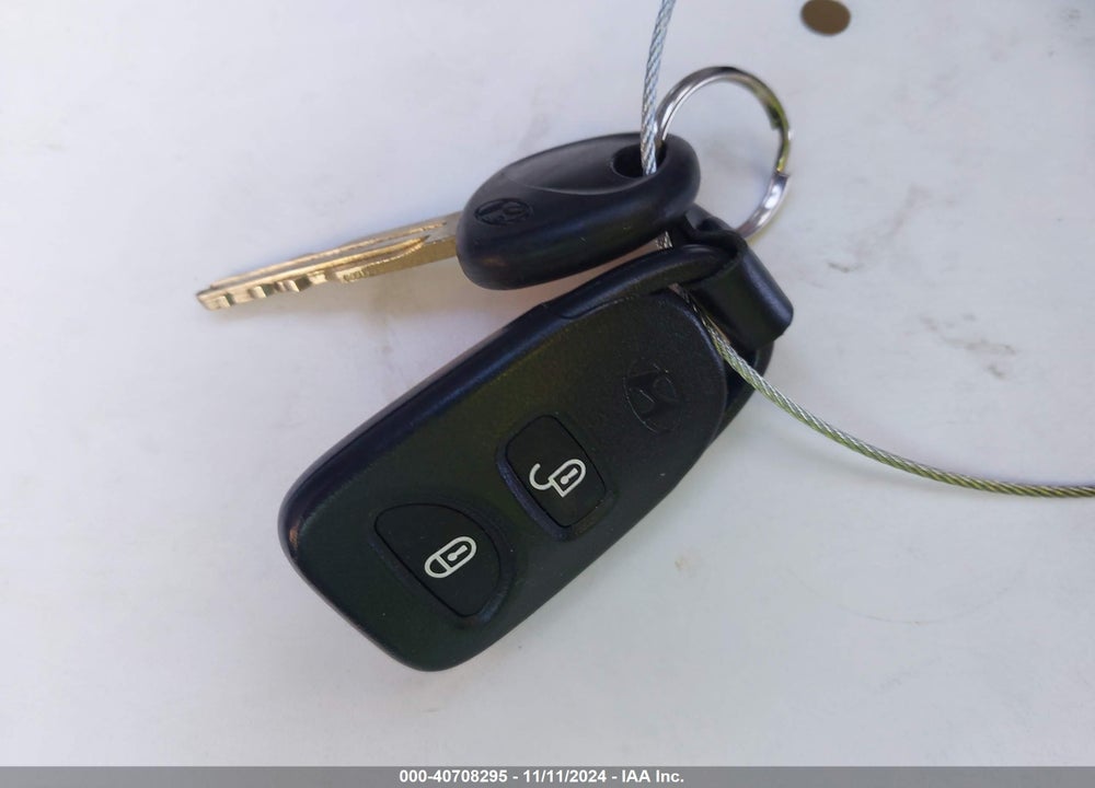 2009 HYUNDAI ACCENT GLS VIN: KMHCN46C89U325780