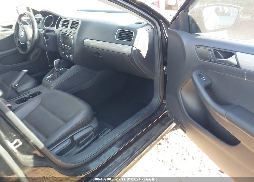 2015 VOLKSWAGEN JETTA 1.8T SE VIN: 3VWD07AJ3FM307442