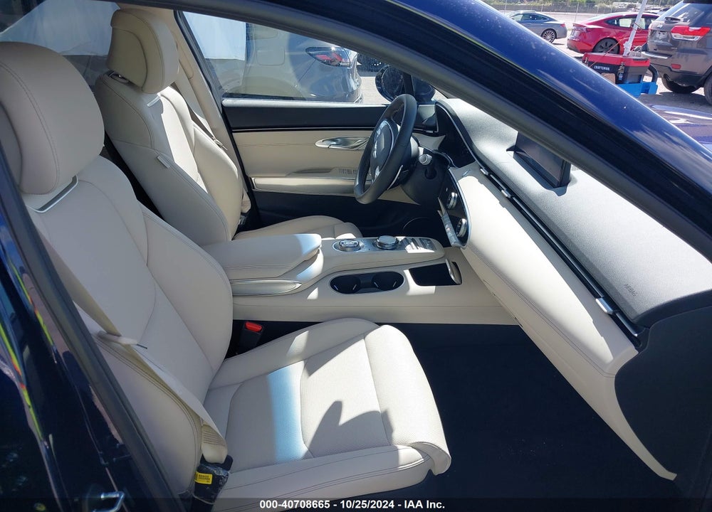 2025 GENESIS GV70 2.5T AWD VIN: 5NMMADTB8SH025444