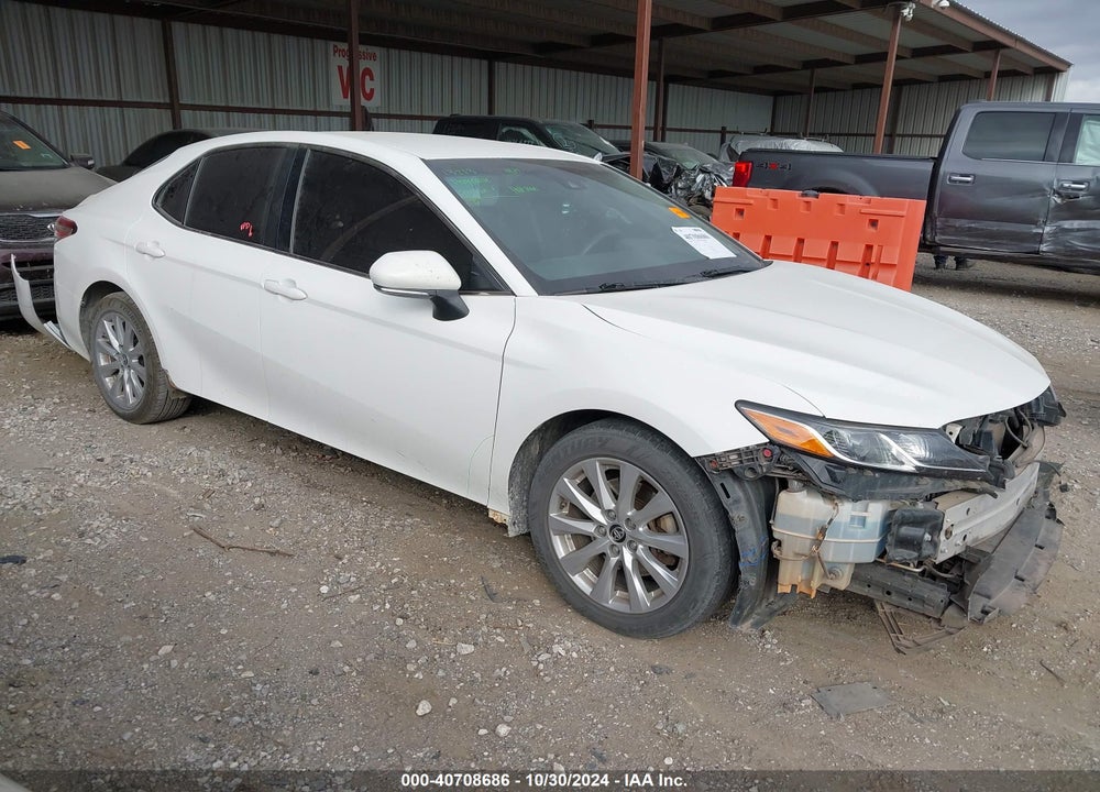 2018 TOYOTA CAMRY LE VIN: JTNB11HK4J3070145