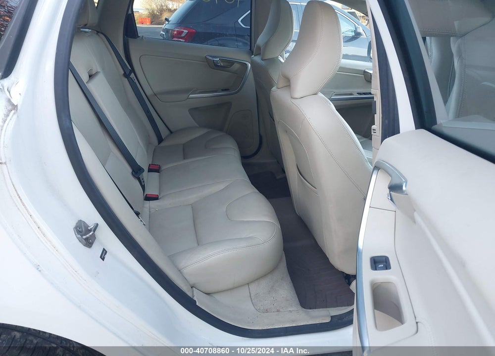 2015 VOLVO XC60 T5 PLATINUM VIN: YV4612RM4F2687406