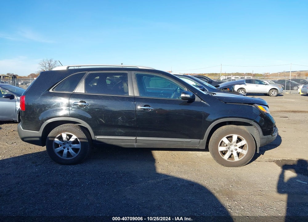 2011 KIA SORENTO LX VIN: 5XYKT3A1XBG146282