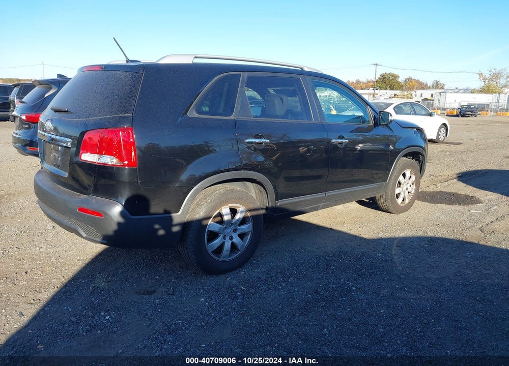 2011 KIA SORENTO LX VIN: 5XYKT3A1XBG146282