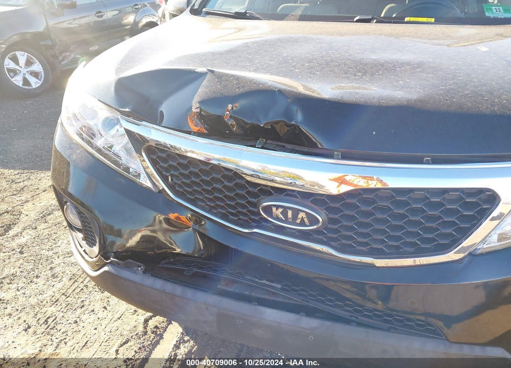 2011 KIA SORENTO LX VIN: 5XYKT3A1XBG146282