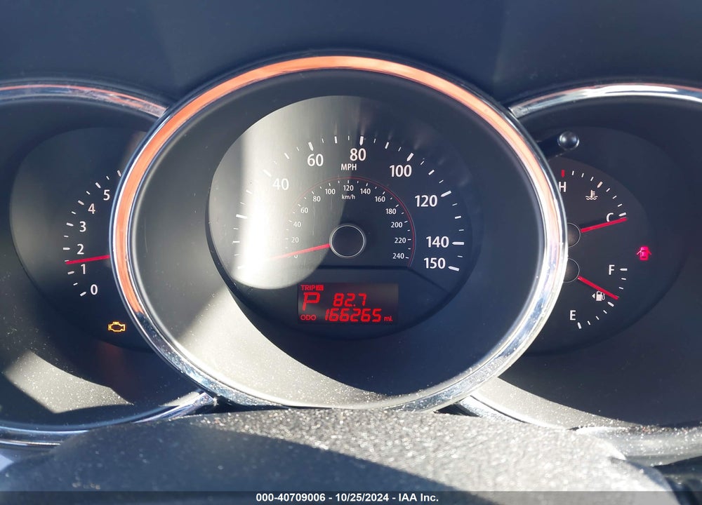 2011 KIA SORENTO LX VIN: 5XYKT3A1XBG146282