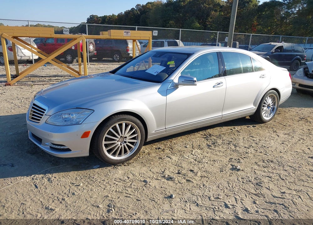 2011 MERCEDES-BENZ S 550 VIN: WDDNG7BB6BA401063