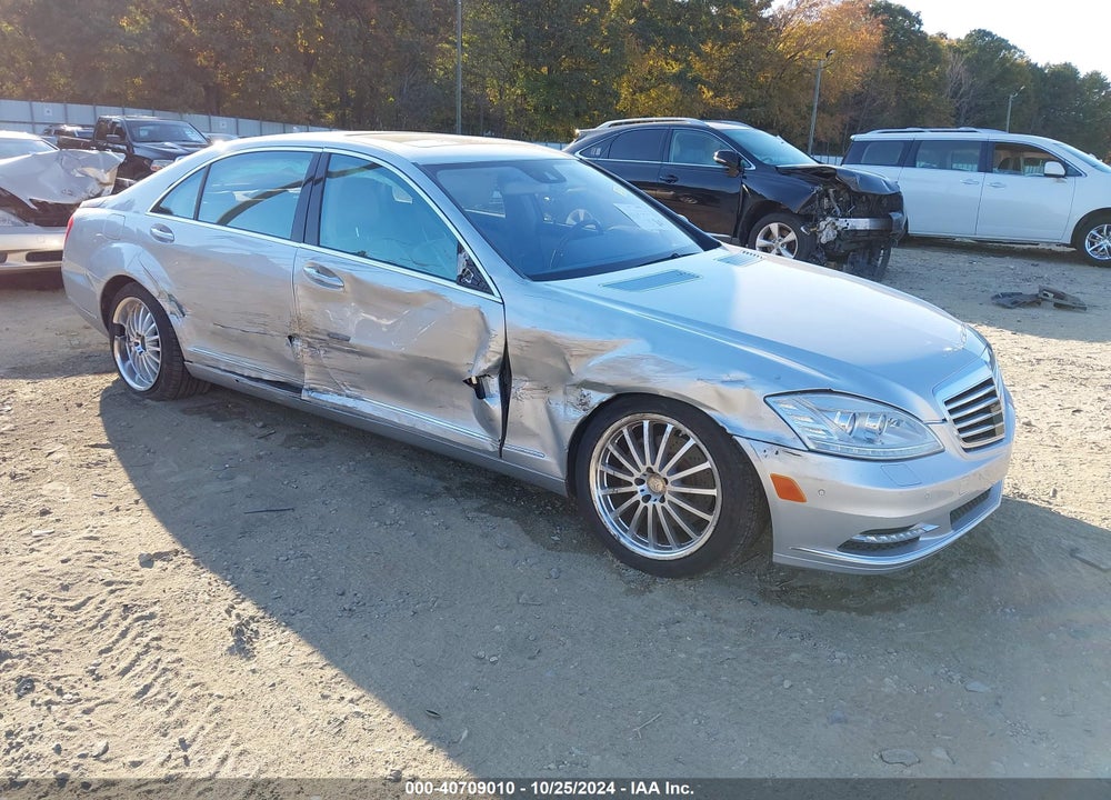 2011 MERCEDES-BENZ S 550 VIN: WDDNG7BB6BA401063