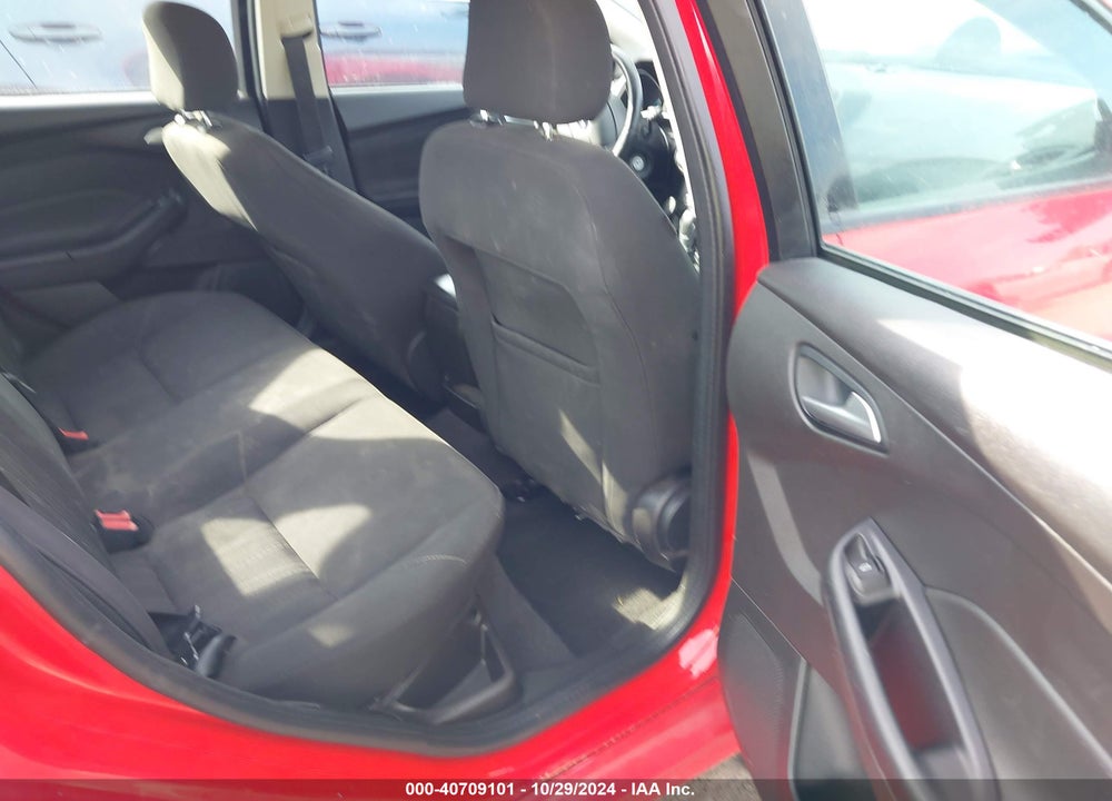 2016 FORD FOCUS SE VIN: 1FADP3F24GL305295