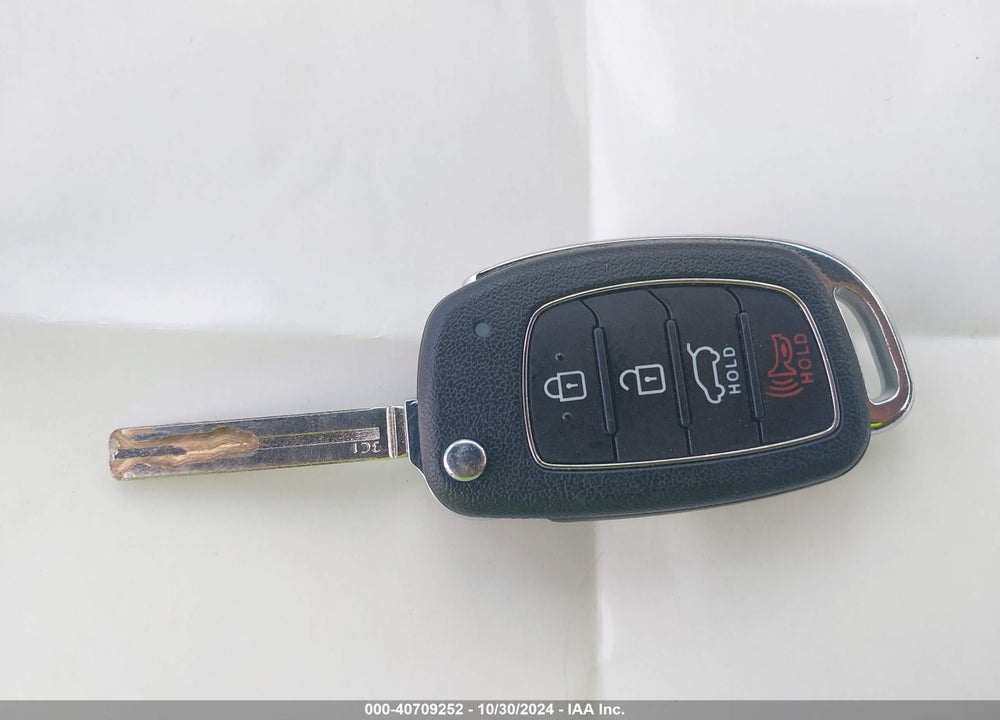 2020 HYUNDAI TUCSON SE VIN: KM8J23A40LU241812