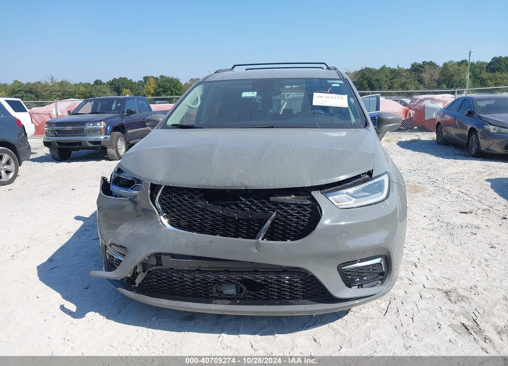 2022 CHRYSLER PACIFICA TOURING L VIN: 2C4RC1BG7NR113682