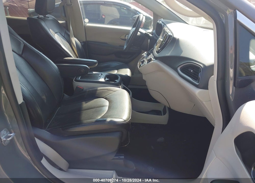 2022 CHRYSLER PACIFICA TOURING L VIN: 2C4RC1BG7NR113682