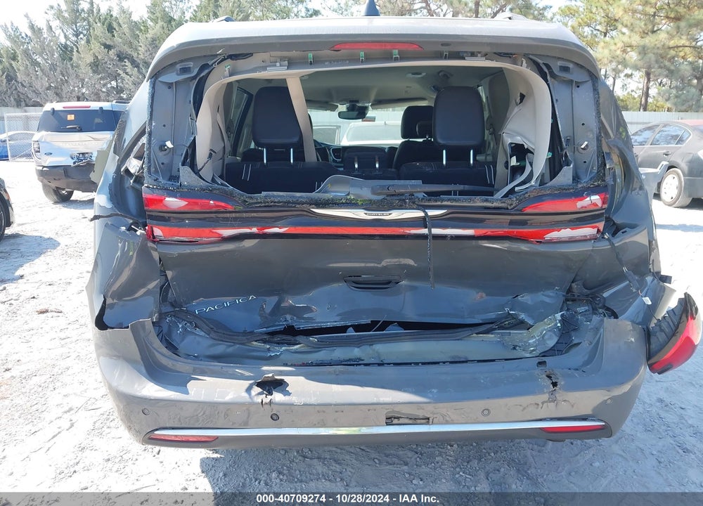 2022 CHRYSLER PACIFICA TOURING L VIN: 2C4RC1BG7NR113682