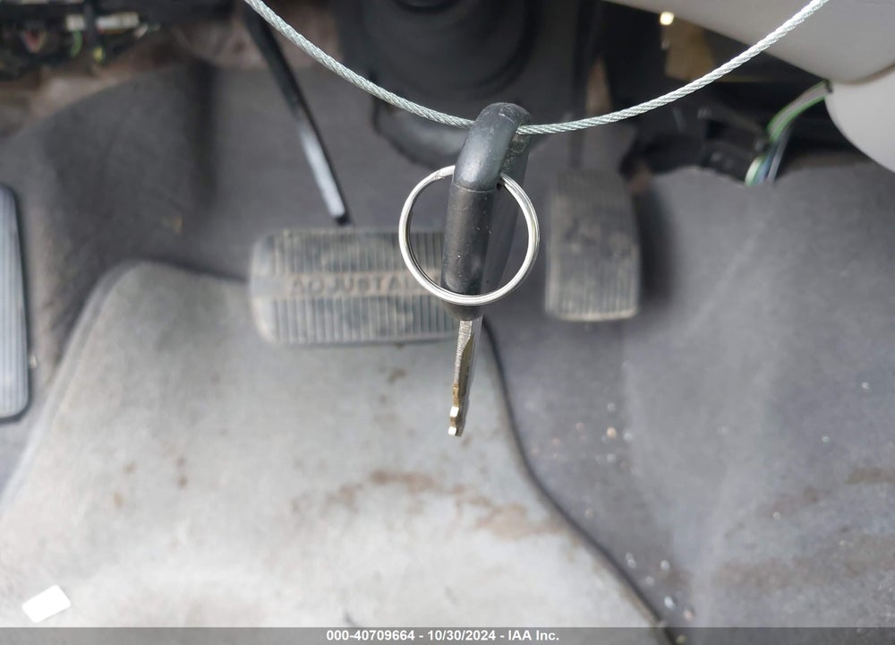 2000 FORD TAURUS SE VIN: 1FAFP58S0YG190609