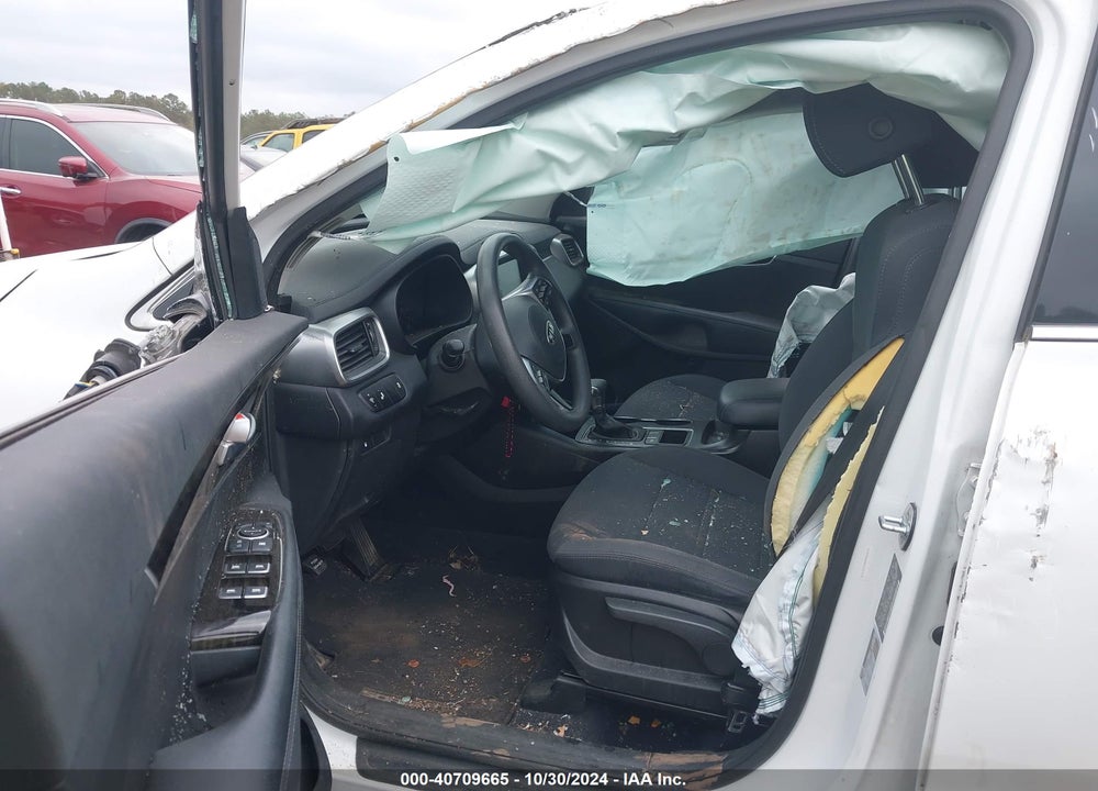 2019 KIA SORENTO 2.4L LX VIN: 5XYPG4A38KG521572