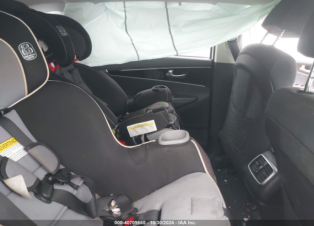 2019 KIA SORENTO 2.4L LX VIN: 5XYPG4A38KG521572