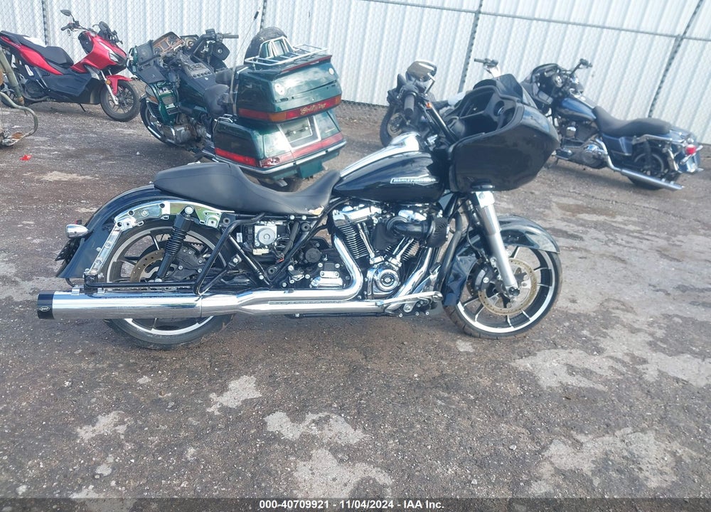 2022 HARLEY-DAVIDSON FLTRX VIN: 1HD1KHC18NB625581