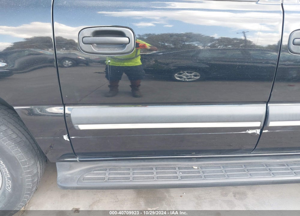 2004 CHEVROLET SUBURBAN 1500 LS VIN: 1GNEC16Z14J135035