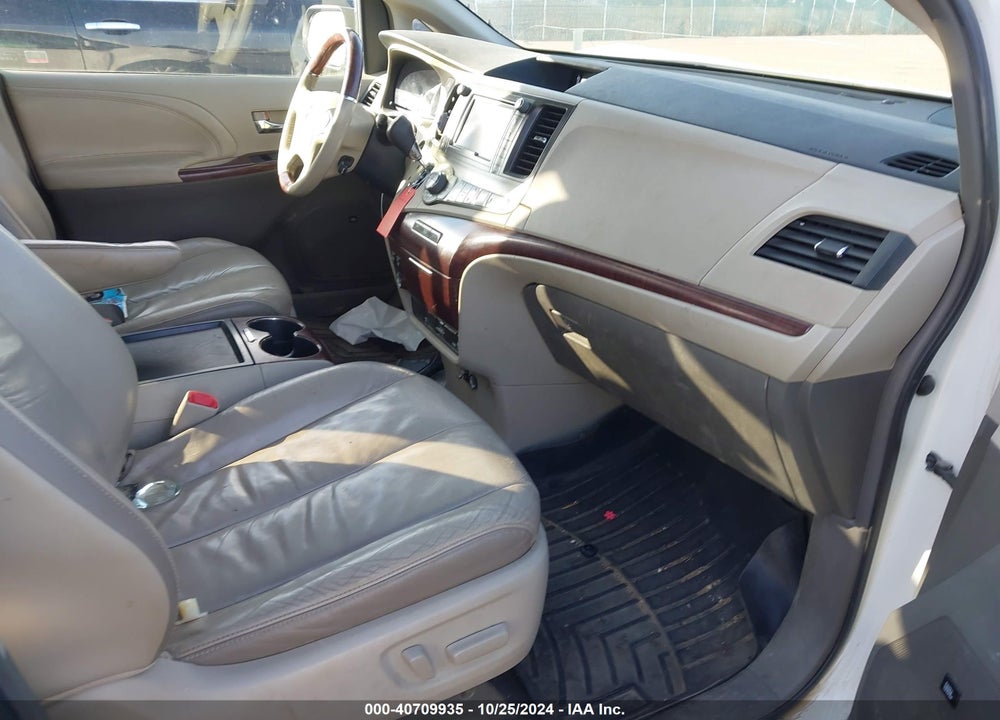 2011 TOYOTA SIENNA XLE LIMITED VIN: 5TDDK3DC8BS002290