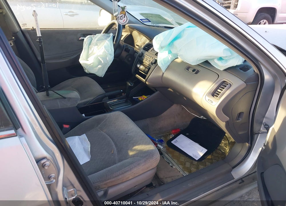 2002 HONDA ACCORD 2.3 VP VIN: 1HGCF86652A054009