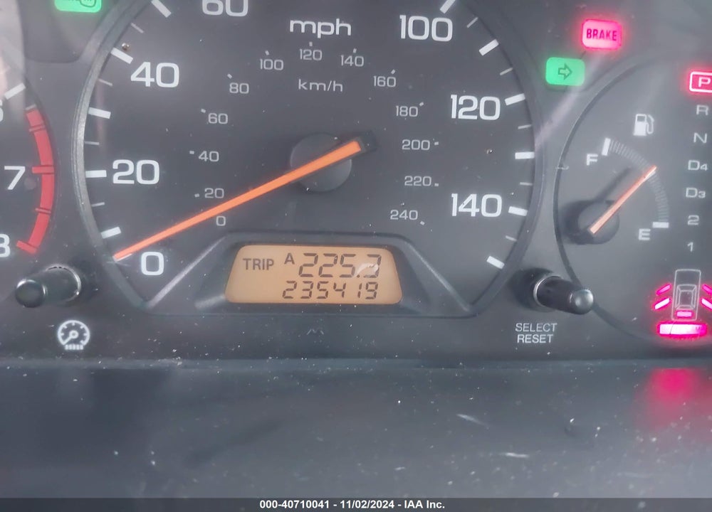 2002 HONDA ACCORD 2.3 VP VIN: 1HGCF86652A054009
