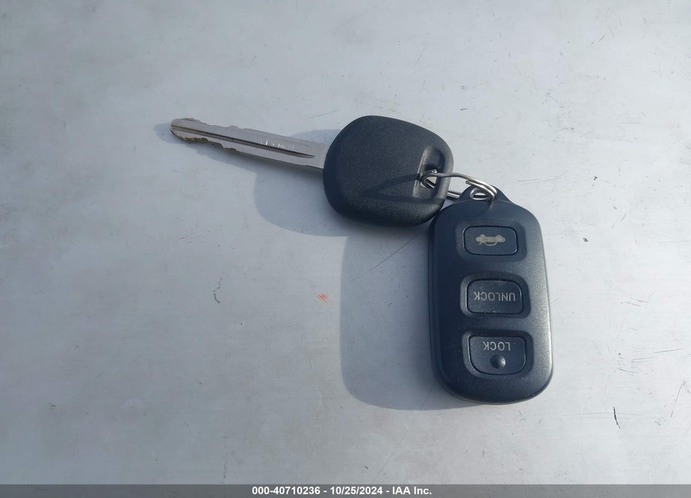 2002 TOYOTA AVALON XLS VIN: 4T1BF28B12U221929