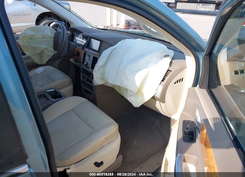 2008 CHRYSLER TOWN & COUNTRY LIMITED VIN: 2A8HR64X58R758882