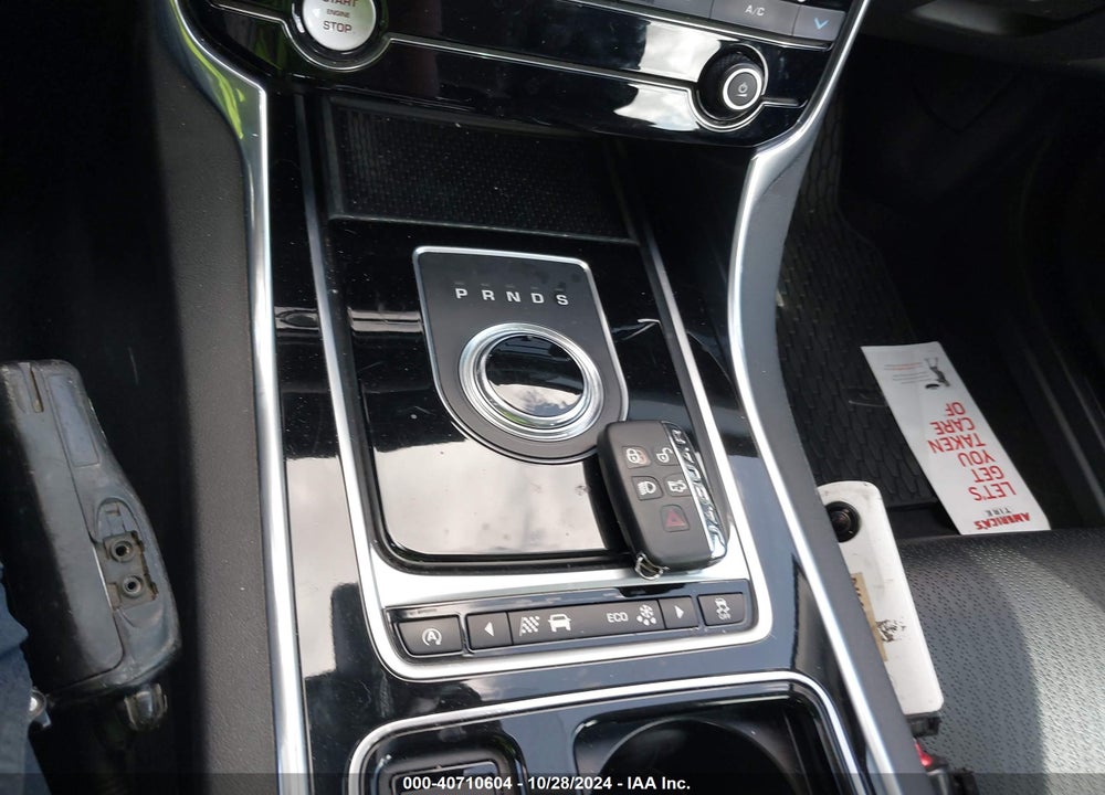 2017 JAGUAR XF 35T PRESTIGE VIN: SAJBE4BV6HCY35199
