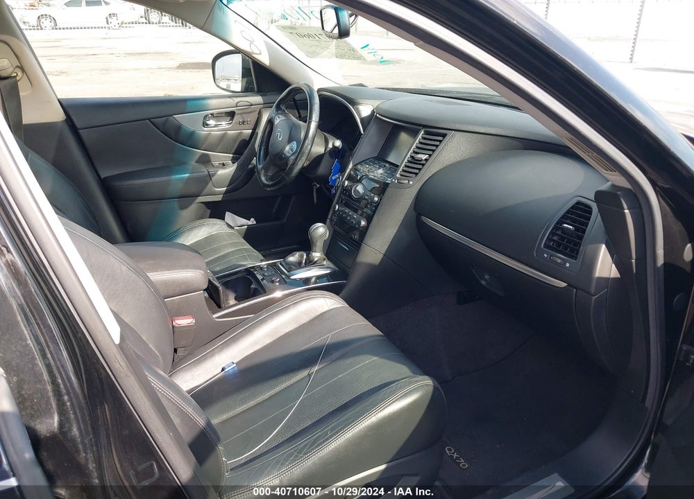 2014 INFINITI QX70 VIN: JN8CS1MW5EM412320