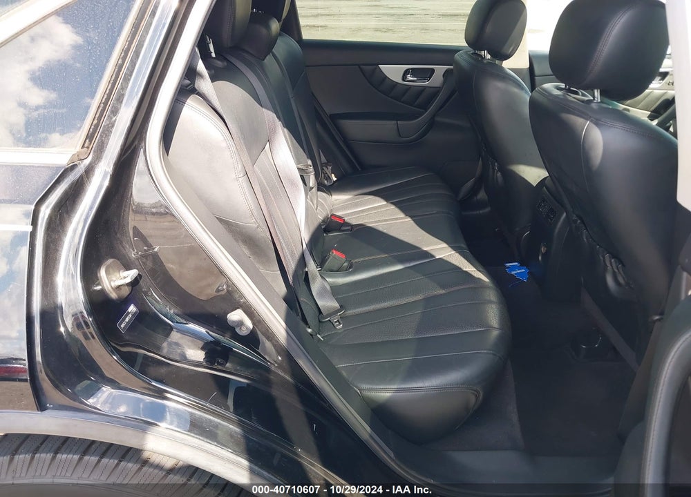 2014 INFINITI QX70 VIN: JN8CS1MW5EM412320