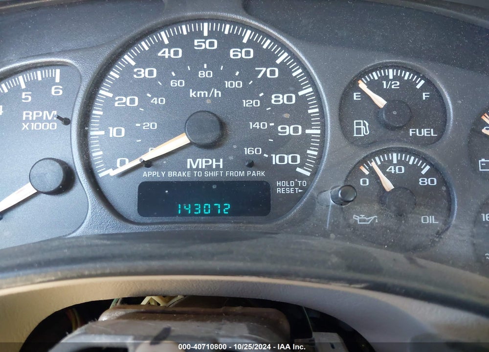 2002 CHEVROLET SUBURBAN 1500 LT VIN: 1GNEC16T82J282008