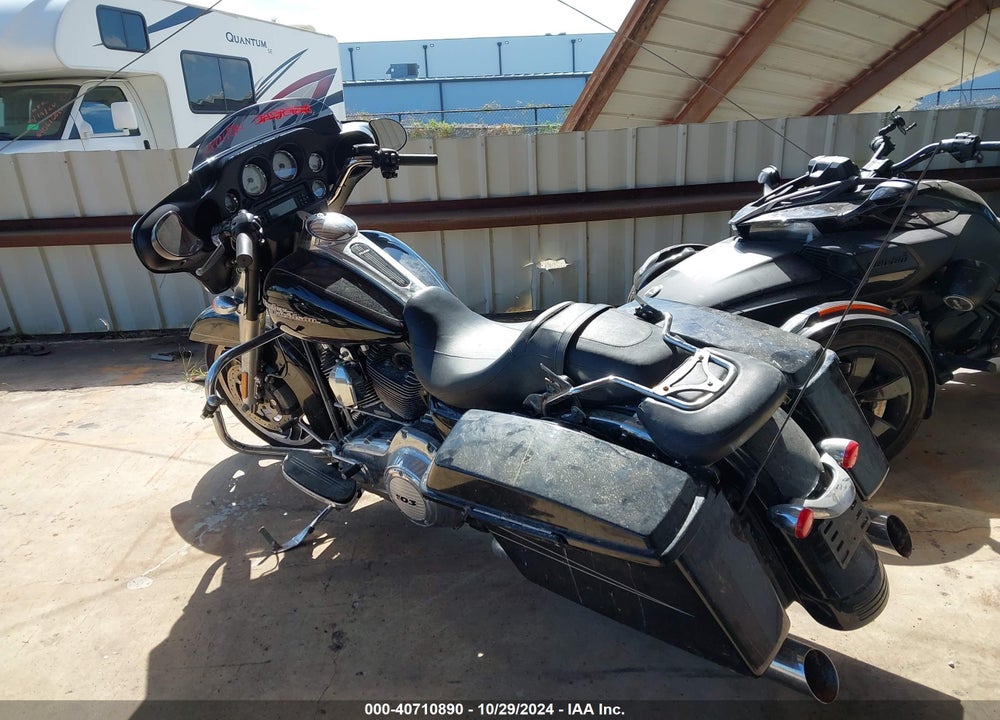 2013 HARLEY-DAVIDSON FLHX STREET GLIDE VIN: 1HD1KBM16DB679178