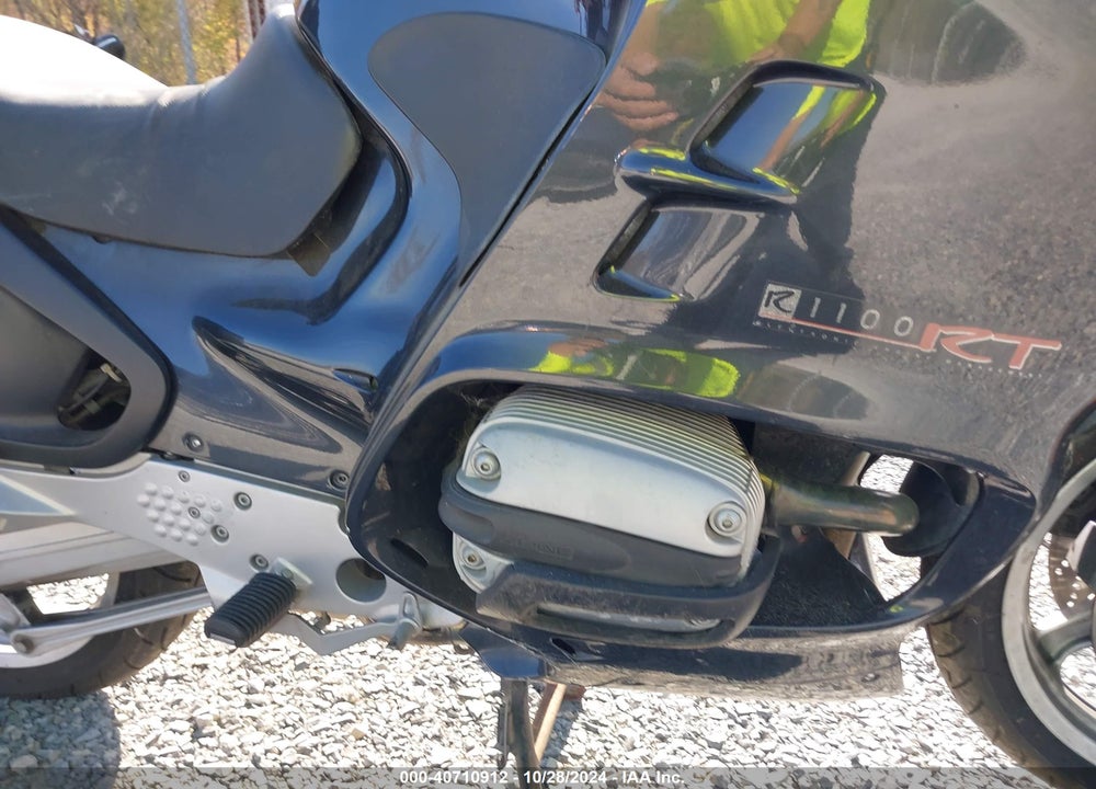 2000 BMW R1100 RT VIN: WB10418A2YZC67462