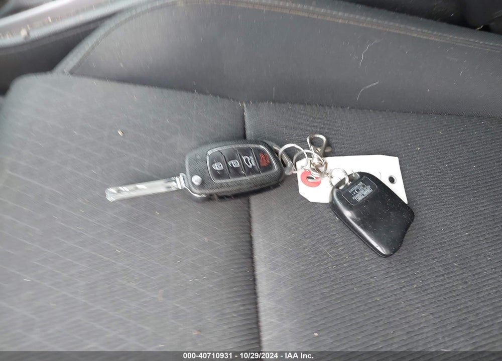 2016 HYUNDAI TUCSON SE VIN: KM8J3CA48GU240376