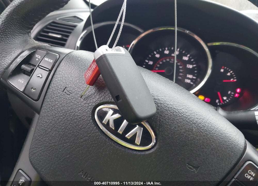 2011 KIA SORENTO VIN: 5XYKU4A24BG022293