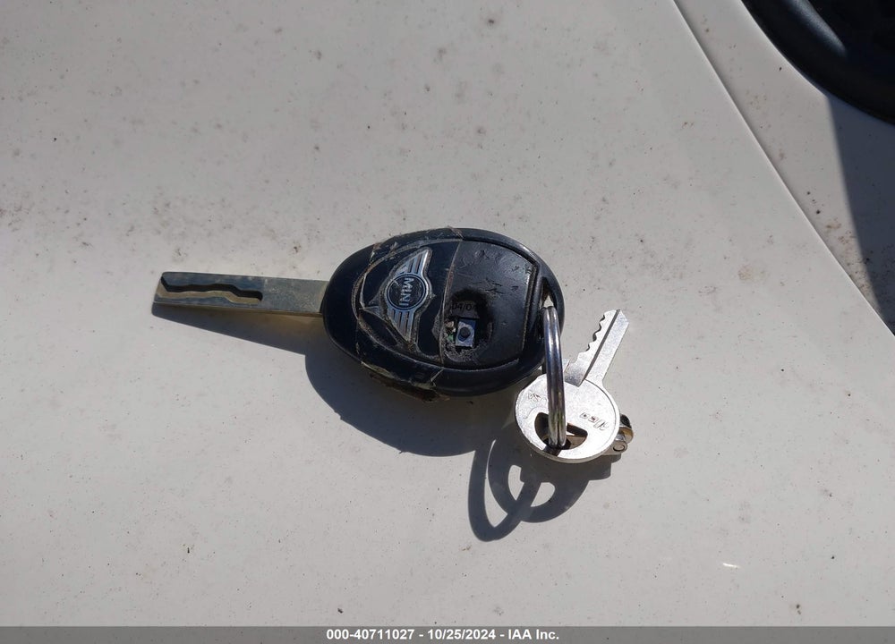 2004 MINI COOPER S VIN: WMWRE33464TD87795