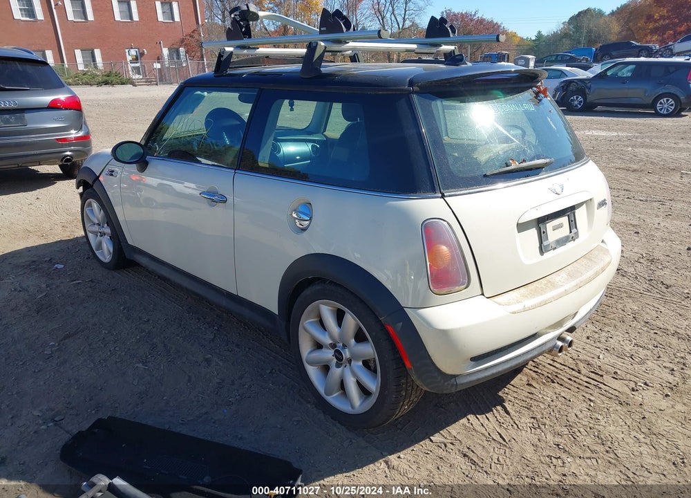 2004 MINI COOPER S VIN: WMWRE33464TD87795
