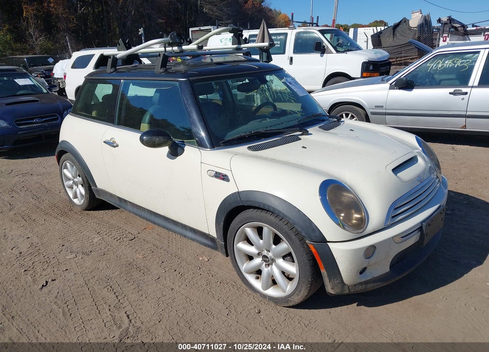 2004 MINI COOPER S VIN: WMWRE33464TD87795