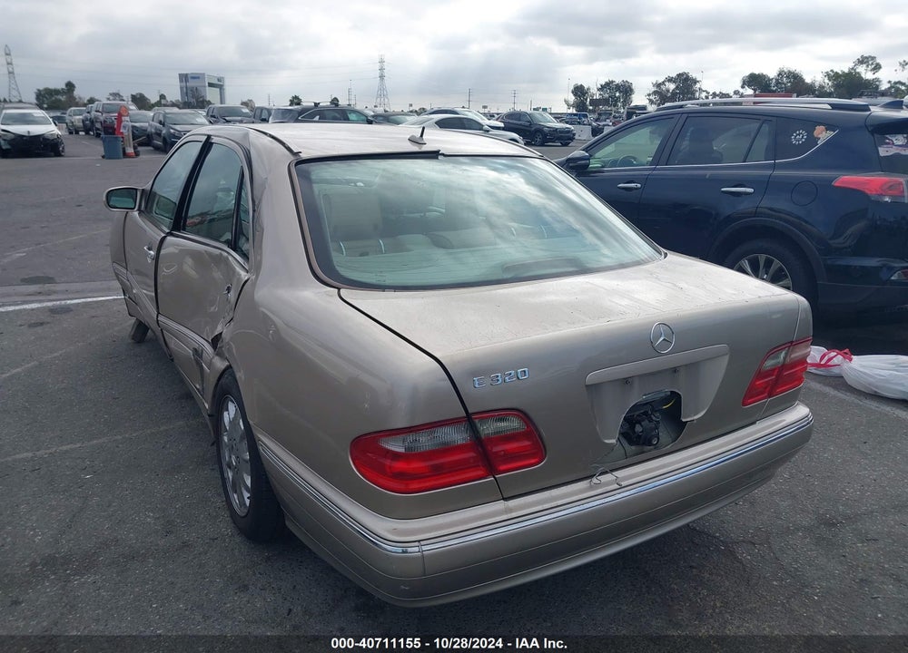 2000 MERCEDES-BENZ E 320 VIN: WDBJF65J2YB062182
