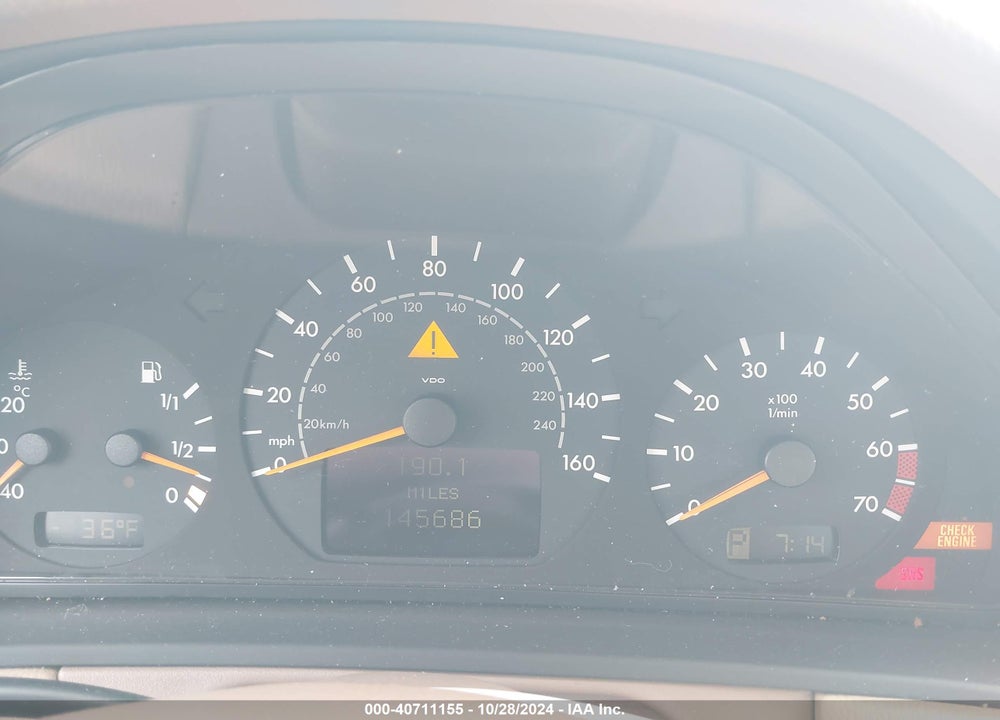 2000 MERCEDES-BENZ E 320 VIN: WDBJF65J2YB062182