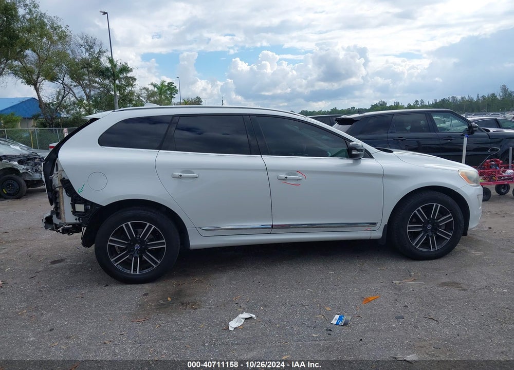 2017 VOLVO XC60 T5 DYNAMIC VIN: YV440MDRXH2113856