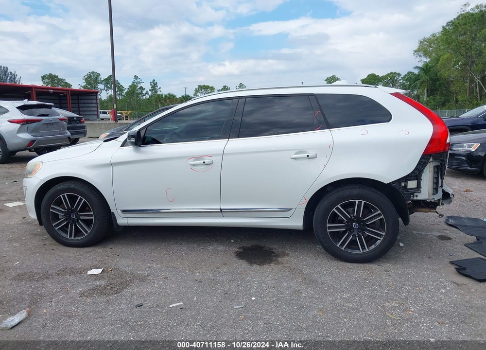 2017 VOLVO XC60 T5 DYNAMIC VIN: YV440MDRXH2113856
