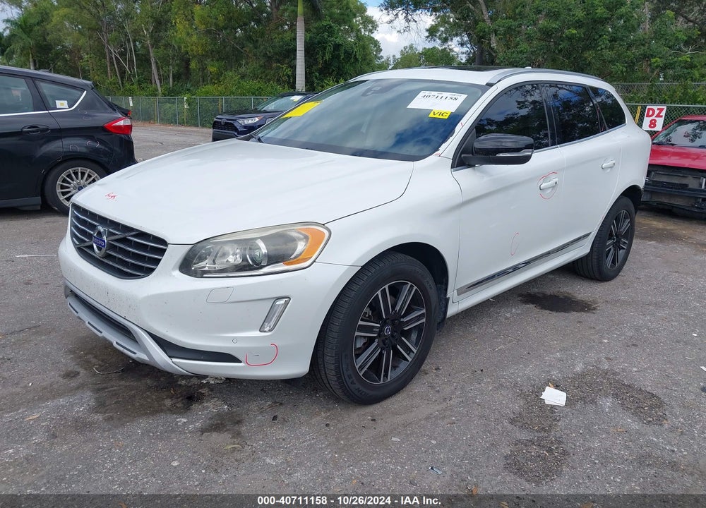 2017 VOLVO XC60 T5 DYNAMIC VIN: YV440MDRXH2113856