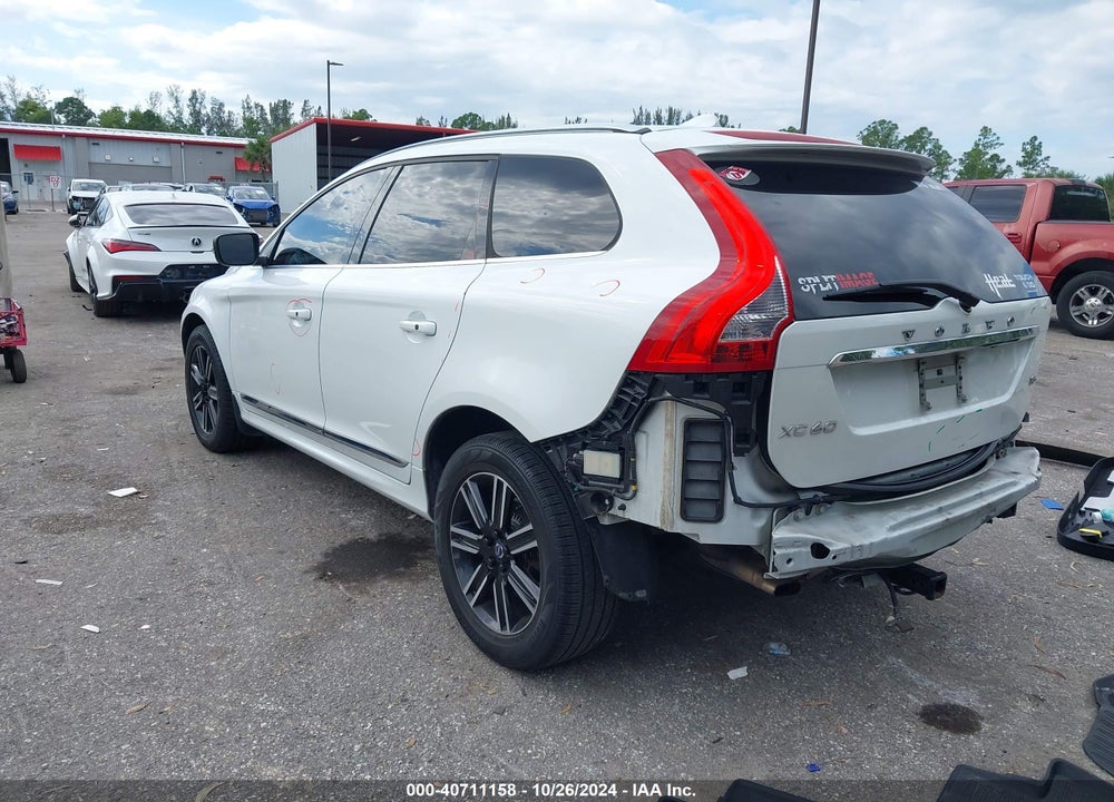 2017 VOLVO XC60 T5 DYNAMIC VIN: YV440MDRXH2113856