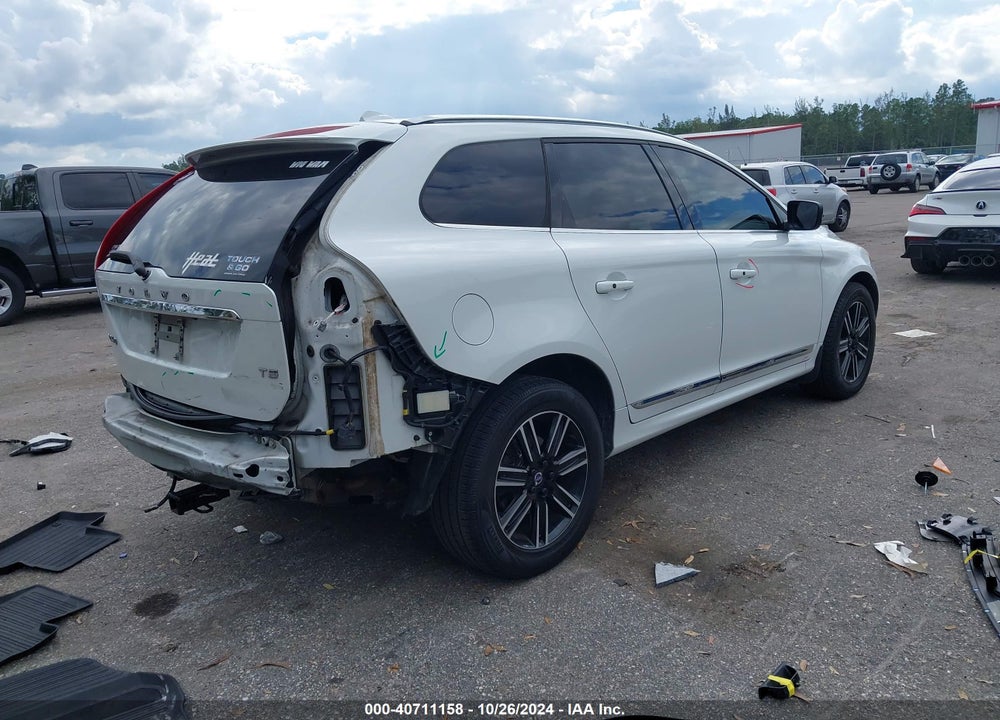 2017 VOLVO XC60 T5 DYNAMIC VIN: YV440MDRXH2113856