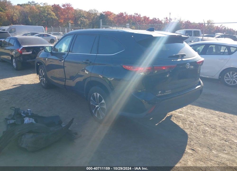 2021 TOYOTA HIGHLANDER XLE VIN: 5TDGZRBH8MS058260